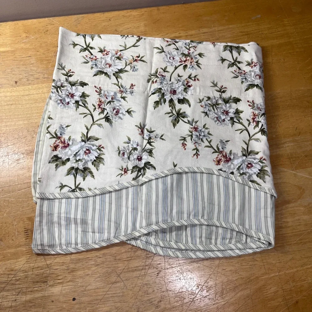 Vtg Waverly Carolina Magnolia Scalloped Valance 70x18 Floral Striped Cream Blue
